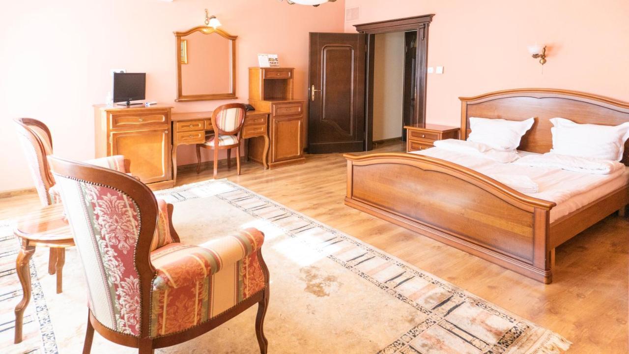 Hotel "Dworek Lesniczowka" Wodzisław Śląski Exteriér fotografie