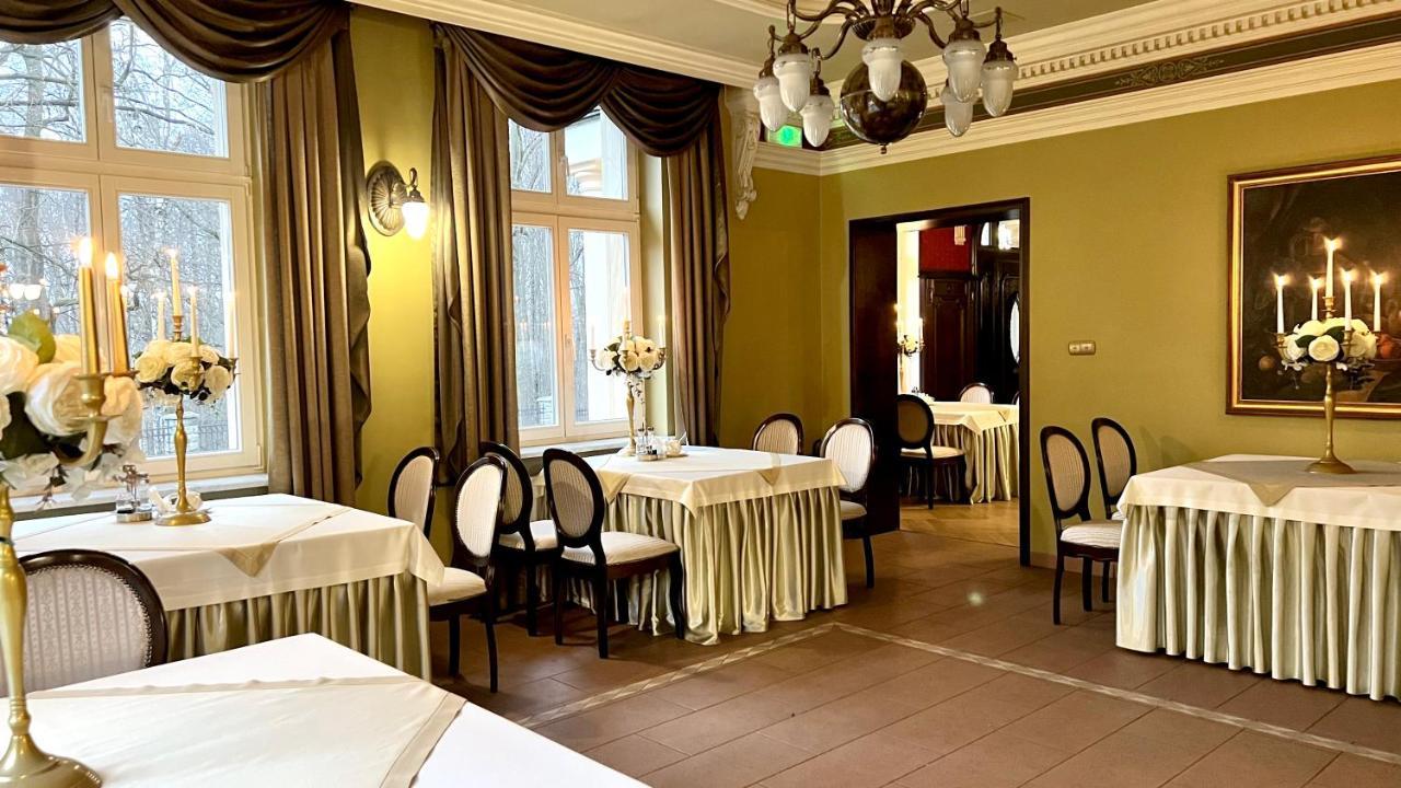 Hotel "Dworek Lesniczowka" Wodzisław Śląski Exteriér fotografie