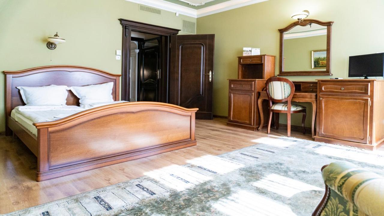 Hotel "Dworek Lesniczowka" Wodzisław Śląski Exteriér fotografie
