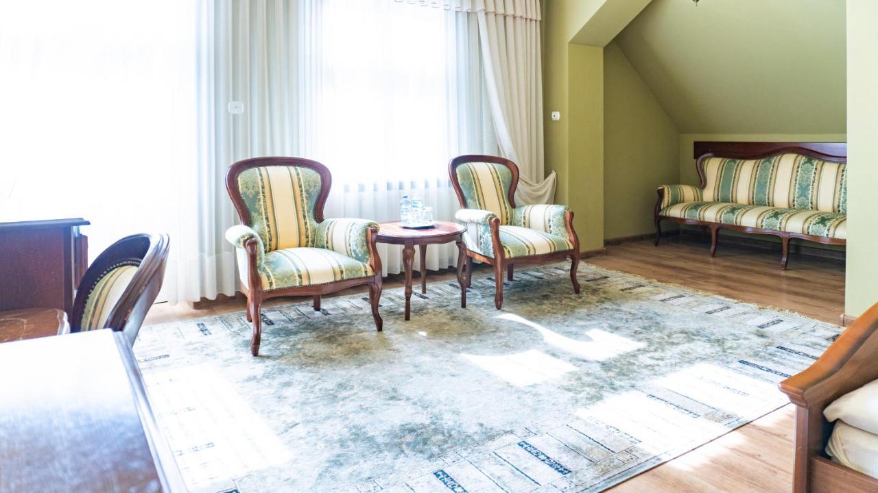 Hotel "Dworek Lesniczowka" Wodzisław Śląski Exteriér fotografie