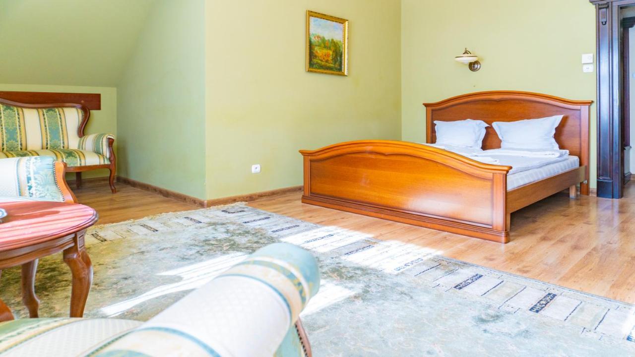 Hotel "Dworek Lesniczowka" Wodzisław Śląski Exteriér fotografie