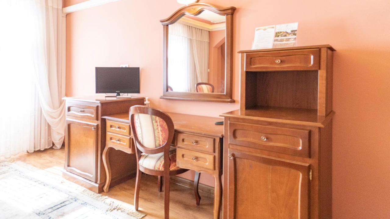 Hotel "Dworek Lesniczowka" Wodzisław Śląski Exteriér fotografie