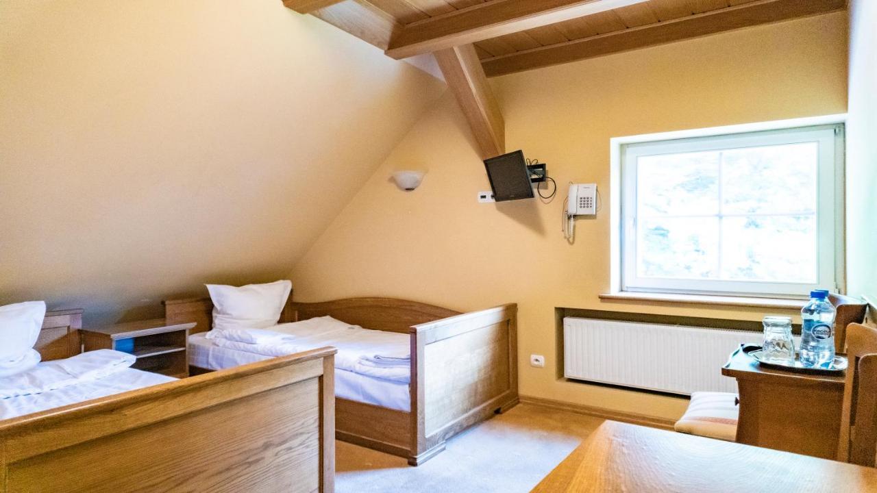 Hotel "Dworek Lesniczowka" Wodzisław Śląski Exteriér fotografie
