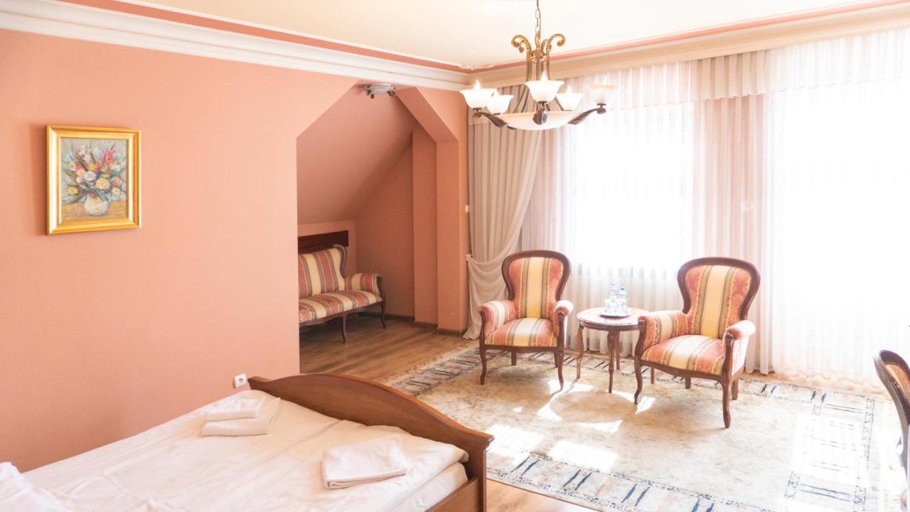 Hotel "Dworek Lesniczowka" Wodzisław Śląski Exteriér fotografie