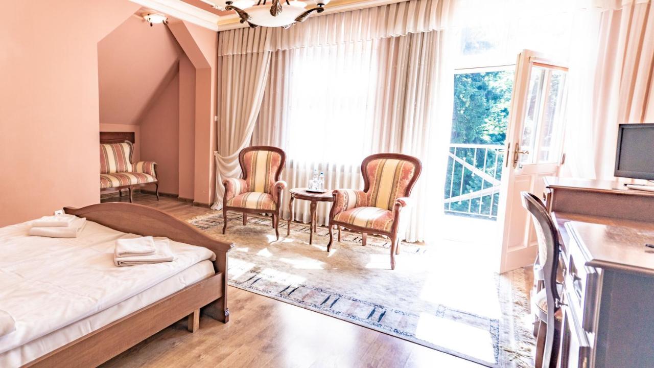 Hotel "Dworek Lesniczowka" Wodzisław Śląski Exteriér fotografie