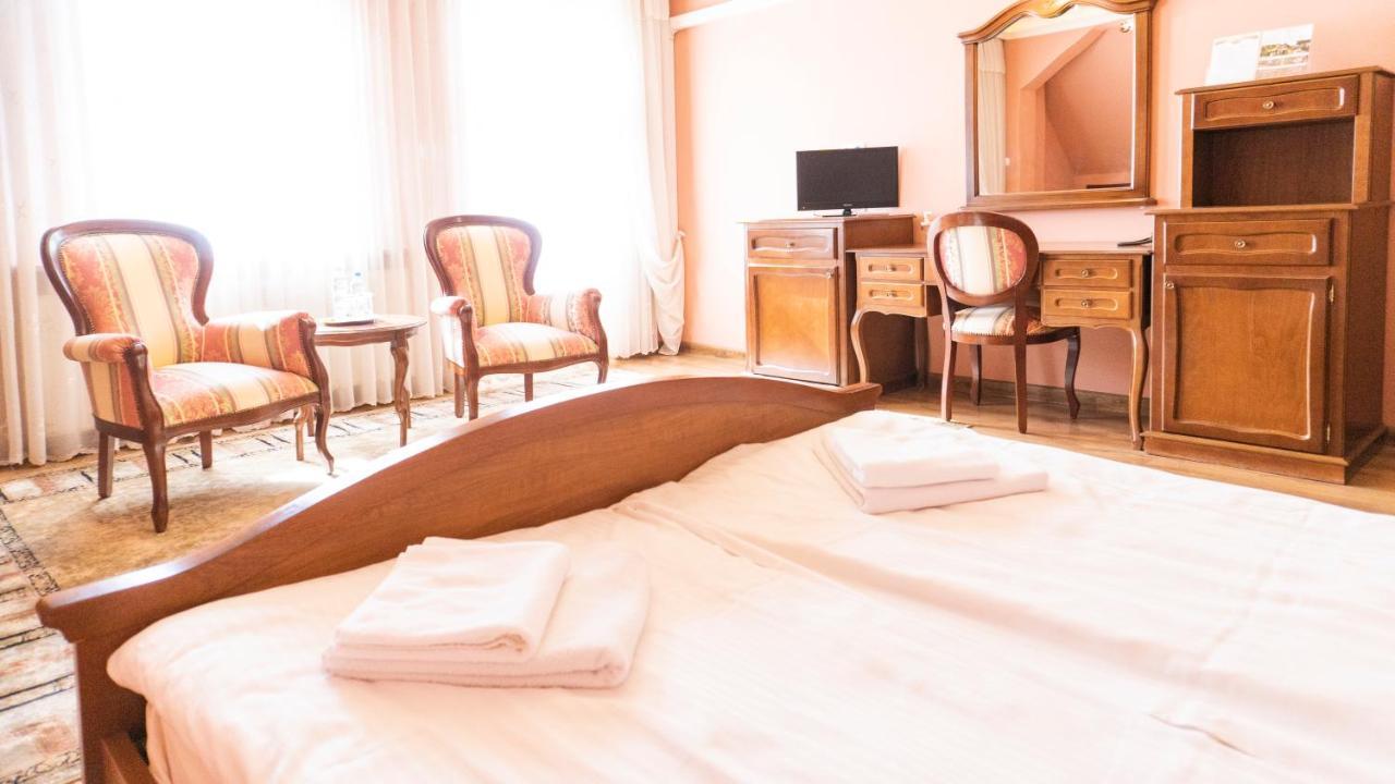 Hotel "Dworek Lesniczowka" Wodzisław Śląski Exteriér fotografie