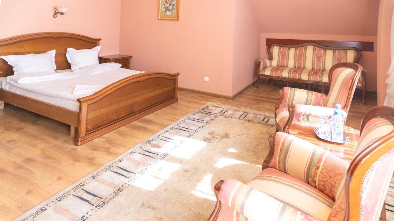 Hotel "Dworek Lesniczowka" Wodzisław Śląski Exteriér fotografie