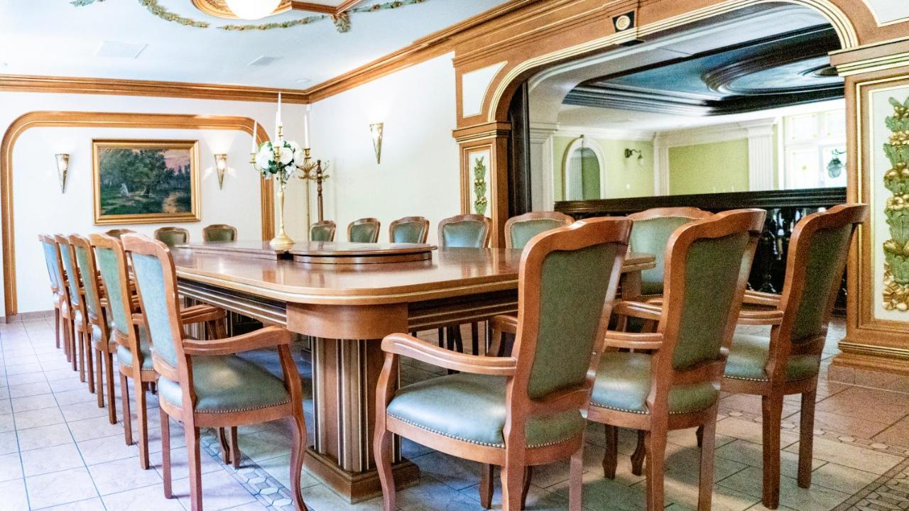 Hotel "Dworek Lesniczowka" Wodzisław Śląski Exteriér fotografie