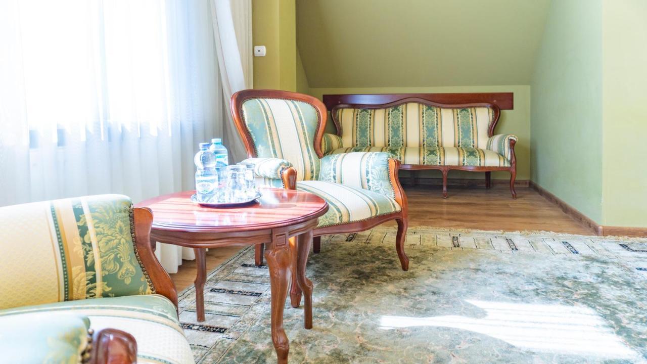 Hotel "Dworek Lesniczowka" Wodzisław Śląski Exteriér fotografie