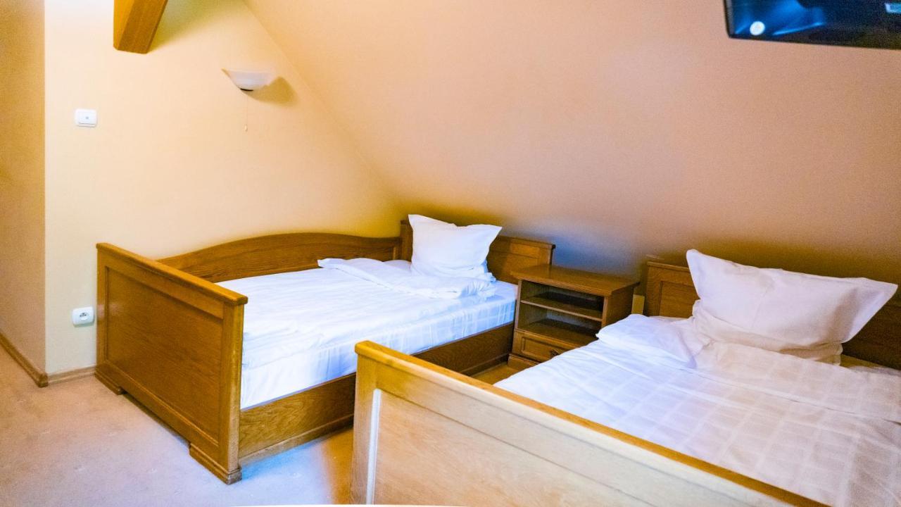 Hotel "Dworek Lesniczowka" Wodzisław Śląski Exteriér fotografie