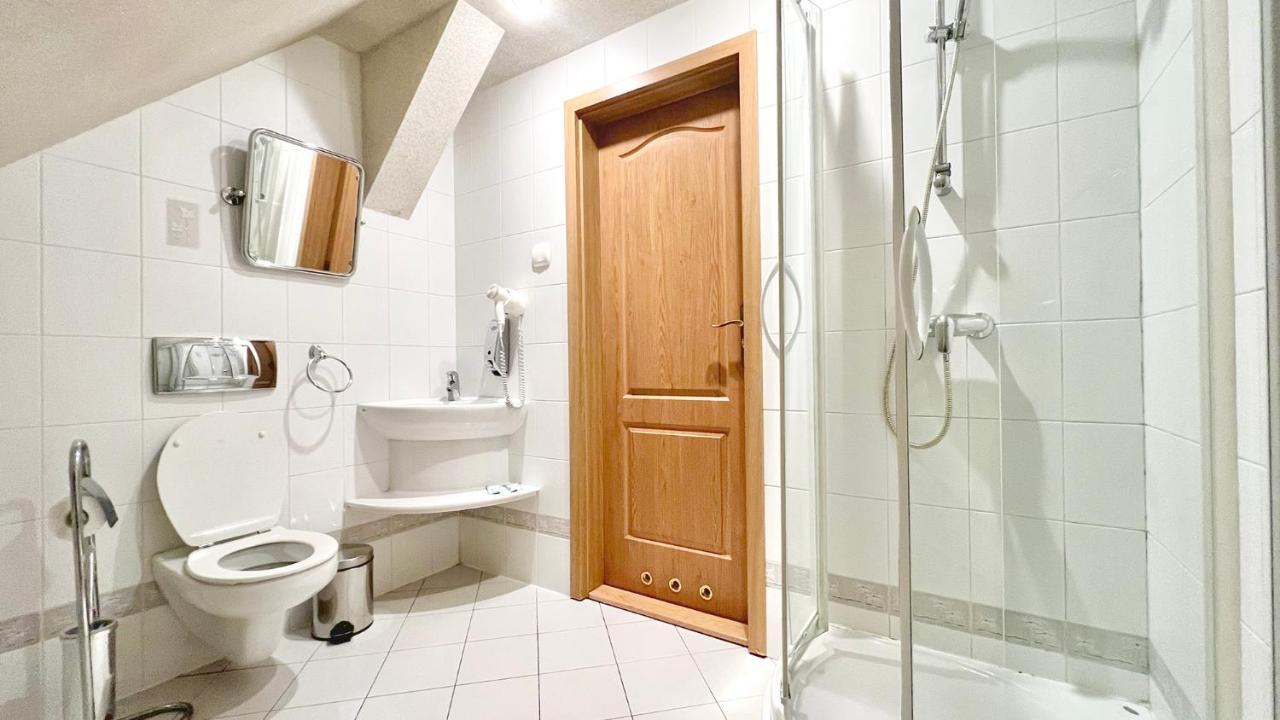 Hotel "Dworek Lesniczowka" Wodzisław Śląski Exteriér fotografie